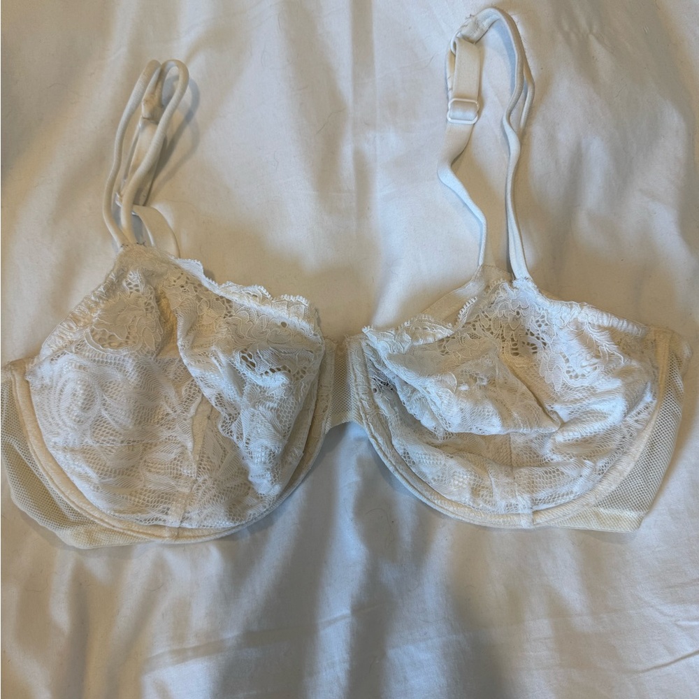 Victoria’s Secret Elegant Lace Underwire Bra - Cream‎ 36DD